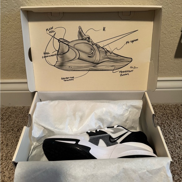 Kyrie Irving low 5 TB - Picture 1 of 4